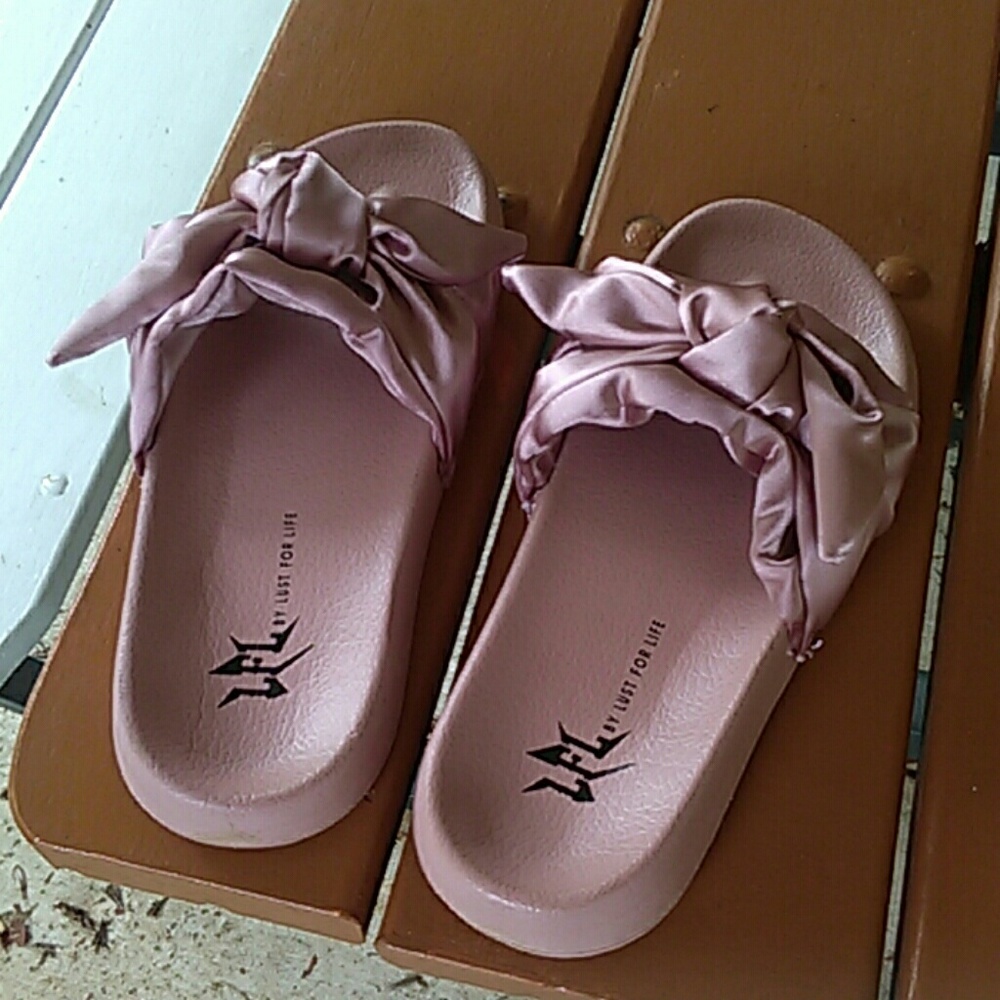 Shoes - Picture 3 of 4